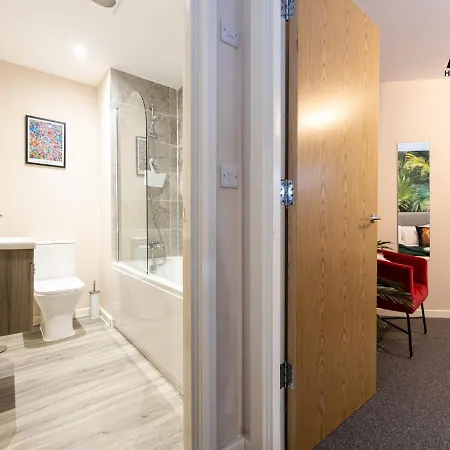 Delightful One-Bedroom Apartment In Salford - Ideal For Short Breaks By Av Hughes Properties Manchester Exterior photo