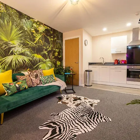Delightful One-Bedroom Apartment In Salford - Ideal For Short Breaks By Av Hughes Properties Manchester Exterior photo