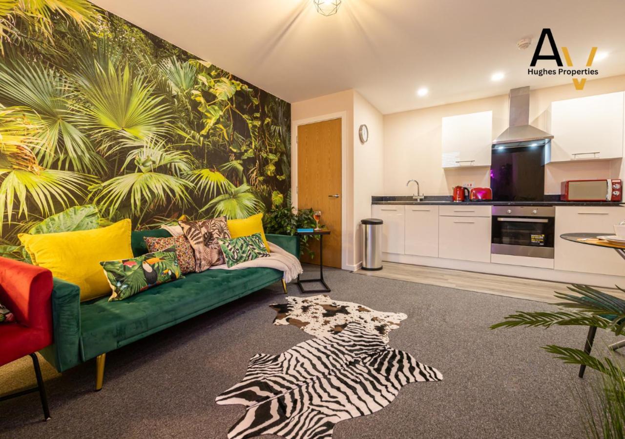 Delightful One-bedroom In Salford - Ideal For Short Breaks By Av Hughes Apartment *