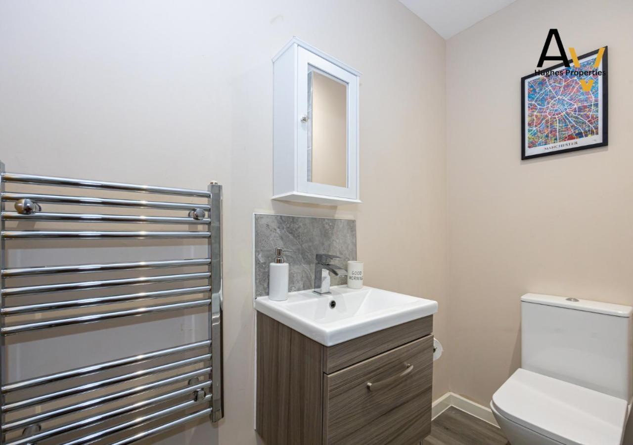 Delightful One-bedroom In Salford - Ideal For Short Breaks By Av Hughes Apartment Manchester