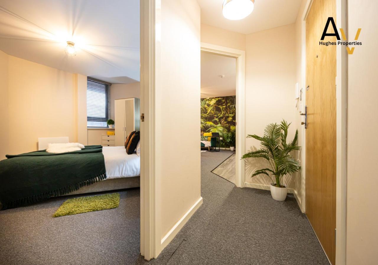 Delightful One-bedroom In Salford - Ideal For Short Breaks By Av Hughes Apartment Manchester