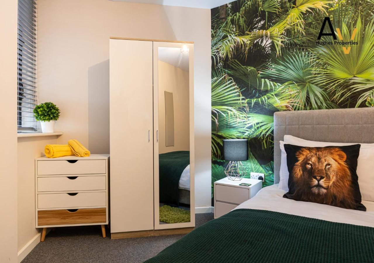 Delightful One-bedroom In Salford - Ideal For Short Breaks By Av Hughes Manchester