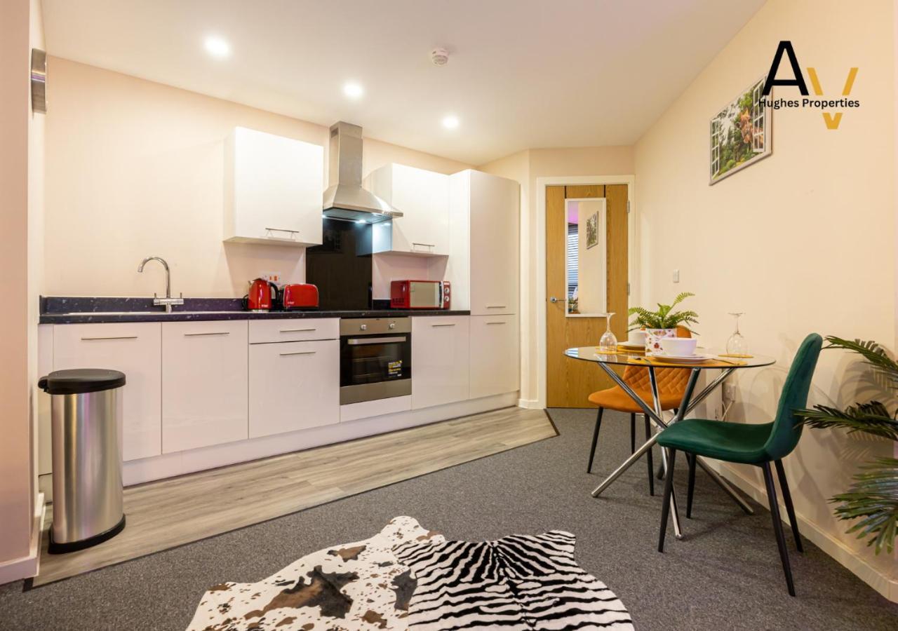 Apartment Delightful One-bedroom In Salford - Ideal For Short Breaks By Av Hughes *